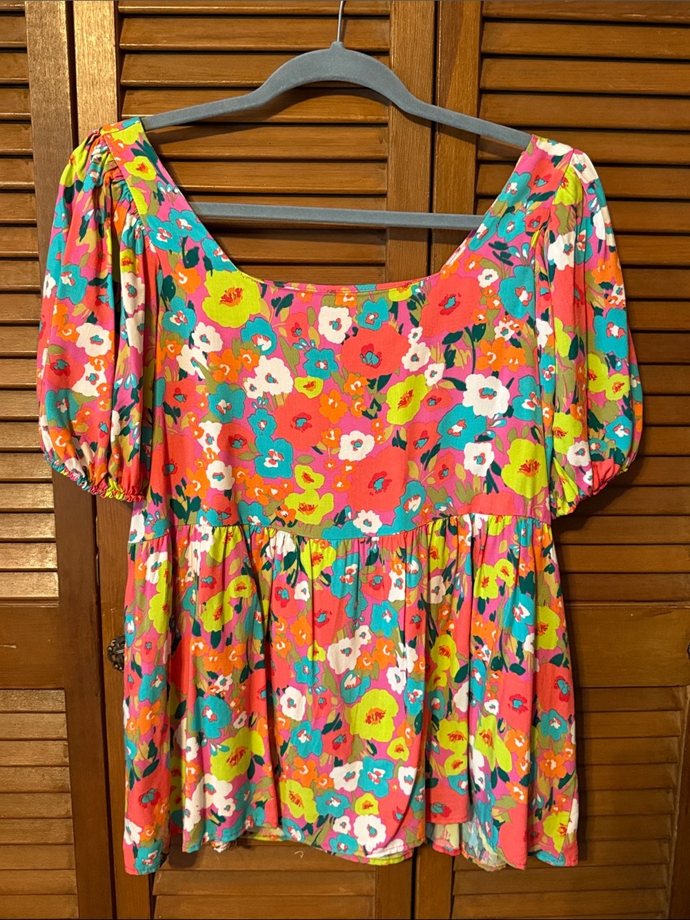 BiBi Coral Floral Scoop Neck Peplum Blouse